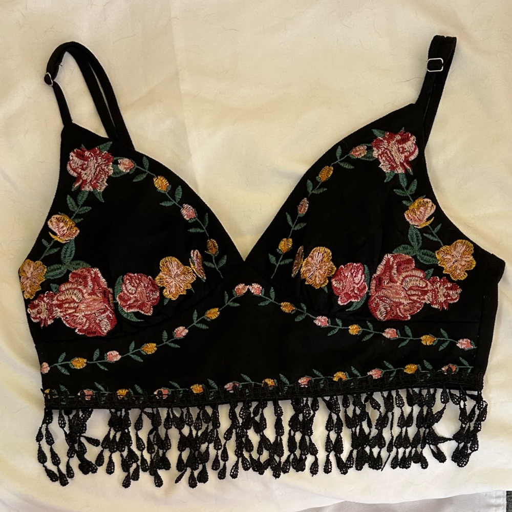 SHEIN Floral Embroidery Crop Top with Fringe